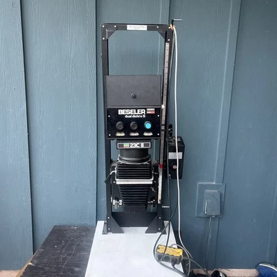 Ampliador Beseler 23C II XL con cabezal de color doble dicro S elevación motorizada cuarto oscuro Foto 1 de 4