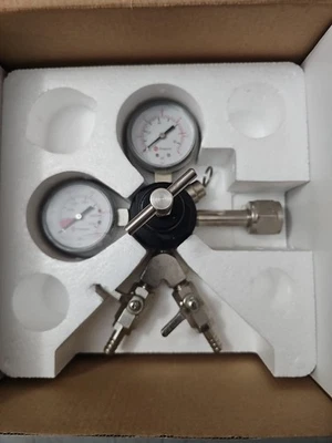 Regulador de doble calibre Kegco KC YH-762 Foto 1 de 4