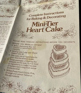 Wilton Mini-Tier Corazón Cake Pan Instrucciones Cómo hacer instrucciones SOLO Wilton - Imagen 1 de 2