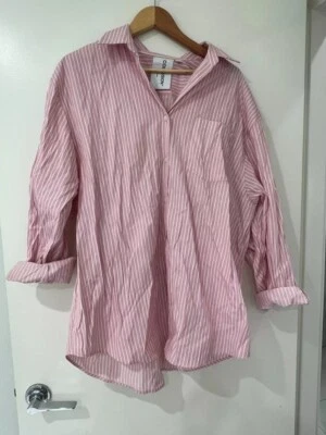 Camisa manga longa Collusion listrada botão frontal rosa branca tamanho 8 - Imagem 1 de 4