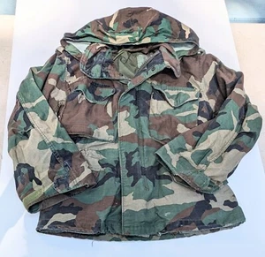 Abrigo Militar Clima Frío Bosque Camuflaje Talla X-Pequeño, Capucha Camuflaje Excedente - Imagen 1 de 6