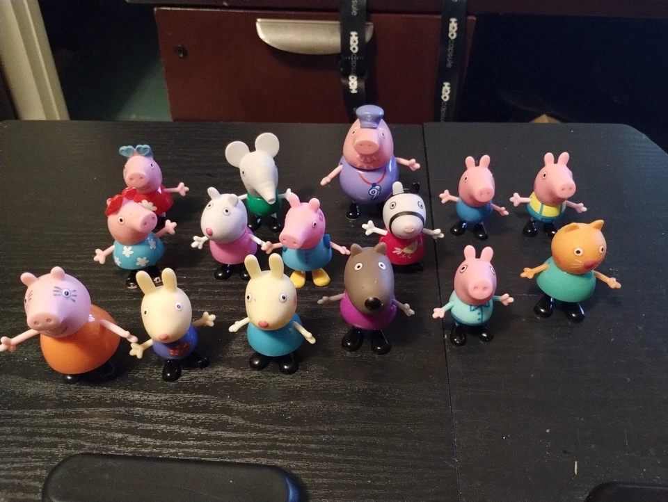 Lote de 15 estatuillas de Peppa Pig y amigos juguetes mini figura adornos para pasteles Foto 1 de 4
