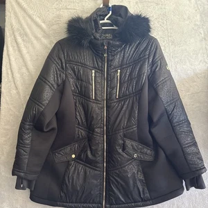 Abrigo chaqueta acolchada con capucha de piel sintética 3X negro Michael Kors para mujer - Imagen 1 de 7