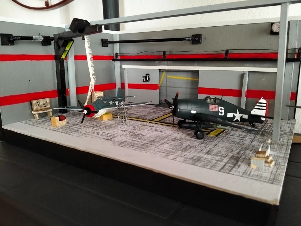 diorama 1/72 Hangar aerei militari 35x25x17 possibilità di personalizzazione. - Immagine 1 di 4