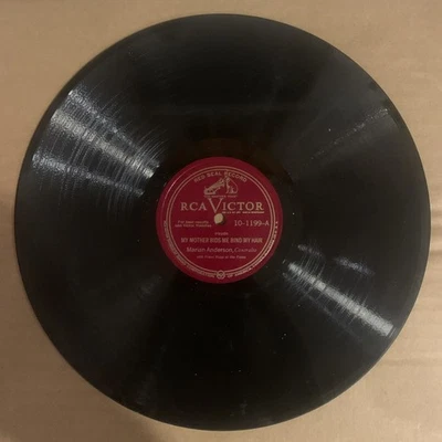 Marian Anderson, 78 rpm, V+, My Mother Bids Me Bind My Hair,RCA Red Seal 10-1199 - Image 1 of 2
