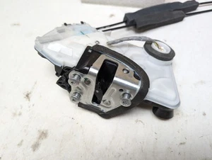Actuador de bloqueo de pestillo de puerta delantera derecha Honda Civic 16-21 con cables y enchufe de cable - Imagen 1 de 10