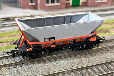 **Factory Seconds** Single Cavalex Models Red Cradle HAA Hopper Wagon (OO) - Image 1 of 2