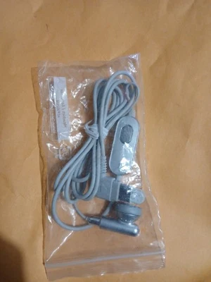 Samsung Headphones AEP320SSE with DM pin connection (with clip,mic& PushButton) - Image 1 of 2