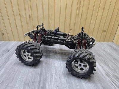 老式 Traxxas E-Maxx 怪物卡车用于维修或零件状况良好  — 第 1/4 张图片