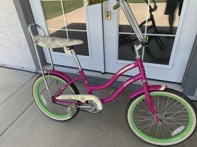 Schwinn bicycle Girls Spirit Bicycle Vintage.....hot pink - Image 1 of 4