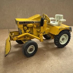 Trattore, tosaerba, aratro giocattolo vintage ERTL Allis-Chalmers 1/16 giallo pressofuso B-112 - Foto 1 di 12