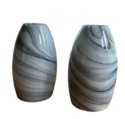 "Juego de 2 colgantes de vidrio artístico gris claro con remolinos negros grandes 7 3/4 de alto X 4,25""" Foto 1 de 4