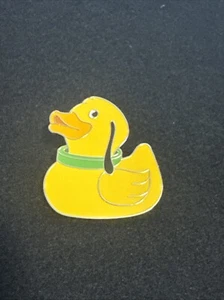 Ducks of Disney - Mystery Pluto Pin - Picture 1 of 2