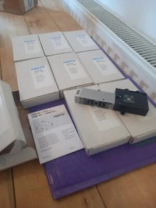  VÁLVULA SOLENOIDE VSVA-B-T32H-FESTOAZD-A2-1T1L IDENTIT 539180 NUEVO STOCK - Imagen 1 de 10