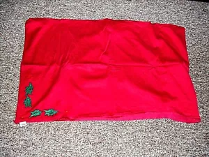TOVAGLIA NATALIZIA AGRIFOGLIO E BACCHE ROSSO 78 X 48 POLLICI - Foto 1 di 2