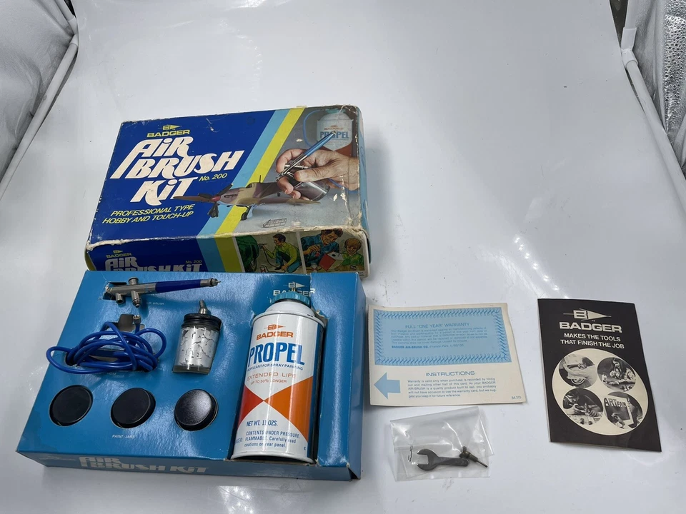Vintage Badger Air Brush Kit No 200 Professional Type Hobby and Touch Up - Image 1 of 4