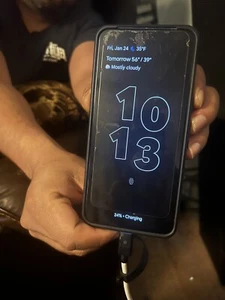 Pixel 8 pro With Tiktok - Picture 1 of 1