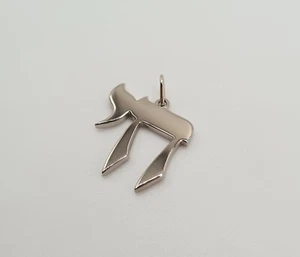 Pendentif Hai en or blanc paladié 18 carats 4.11 Dimension : 1.5 x 1,5 x 1.8cm - Picture 1 of 4