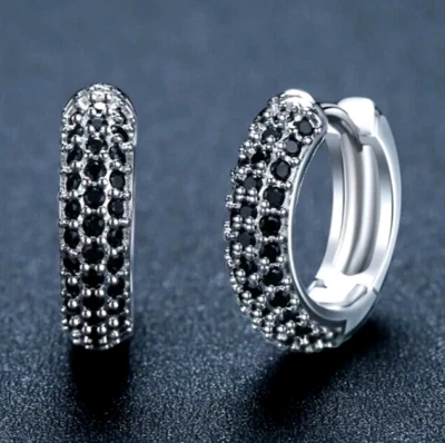 Deslumbrantes pendientes de aro micro pavé enchapados en oro blanco de 14 quilates 3 filas circonita negra hombres mujeres Foto 1 de 4