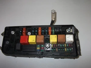 Caja de fusibles Opel Vectra C ́02 caja relé 13112919 77BAEA PA6-GF10GB20 - Imagen 1 de 11