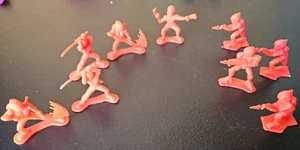ALIEN COMMANDO FIGURES. RED LOT OF CLAWS, LASERS, SWORDS AND RIFLES 9PC. - Picture 1 of 6
