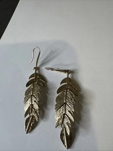 Pendientes perforados en cascada de hojas de moda en tono dorado nuevos - Imagen 1 de 3