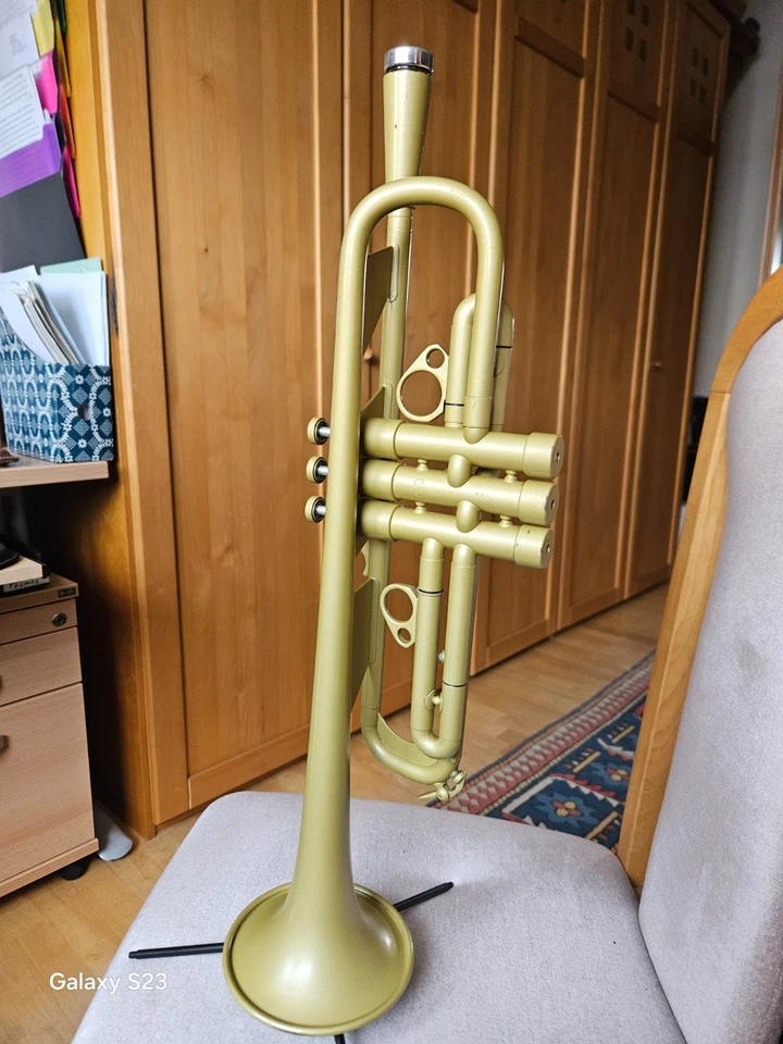 Bb- Trompete Courtois Evolution 1,  gut erhalten, K&M-Ständer, Lampe - Bild 1 von 4