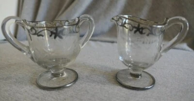 Juego de jarra de azúcar y crema de vidrio esmaltado con flores grabadas de cristal moldeado 3,75" H Foto 1 de 4