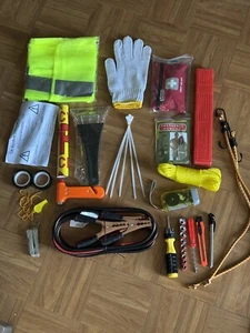 Thrive | Car Emergency Tool Kit with Jumper Cables + First Aid Kit | 104 Piece - Bild 1 von 1