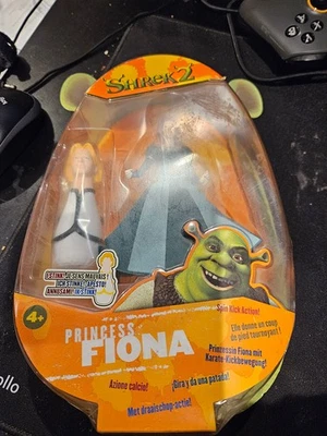 Dreamworks Shrek 2 action figure - Princess Fiona - Hasbro 2004- box squashed - Image 1 of 2