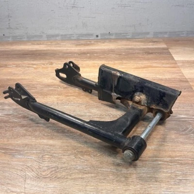 Kawasaki KM90 KM 90 1973/Brazo basculante original OEM con protector de cadena Foto 1 de 4