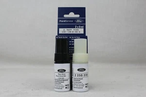 MATITA PER RITOCCHI ORIGINALE FORD SEA GREY METALLIC + TRASPARENTE 9ML 2589928 - Foto 1 di 1