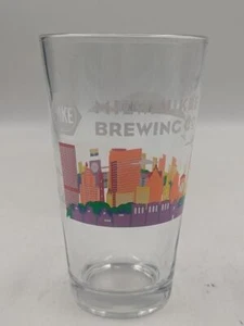 Bicchiere birra MKE Milwaukee Brewing Company pinta Skyline Calatrava - Pride #lovemke - Foto 1 di 1