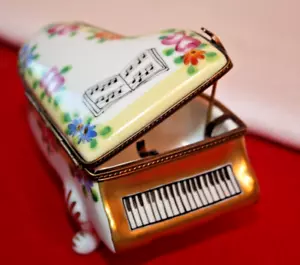 Limoges Scatola Trinket Dipinta Francia principale - Pianoforte con fiori - Foto 1 di 7