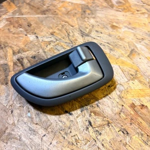 HYUNDAI TERRACAN 2004 TÜRGRIFF HINTEN RECHTS FAHRERSEITE INNEN - Bild 1 von 11