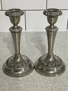 IANTHE OF ENGLAND PAIR OF 18.5cm HIGH SILVER PLATED CANDLESTICKS - Picture 1 of 9