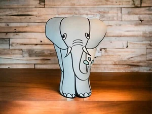 Almohada de felpa elefante Kara Burke Peta "Déjalos libres" activismo por los derechos de los animales - Imagen 1 de 10