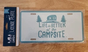 CAMCO "LIFE IS BETTER AT THE CAMPSITE" METAL PLATE Aluminum License Plate NEW - Foto 1 di 2