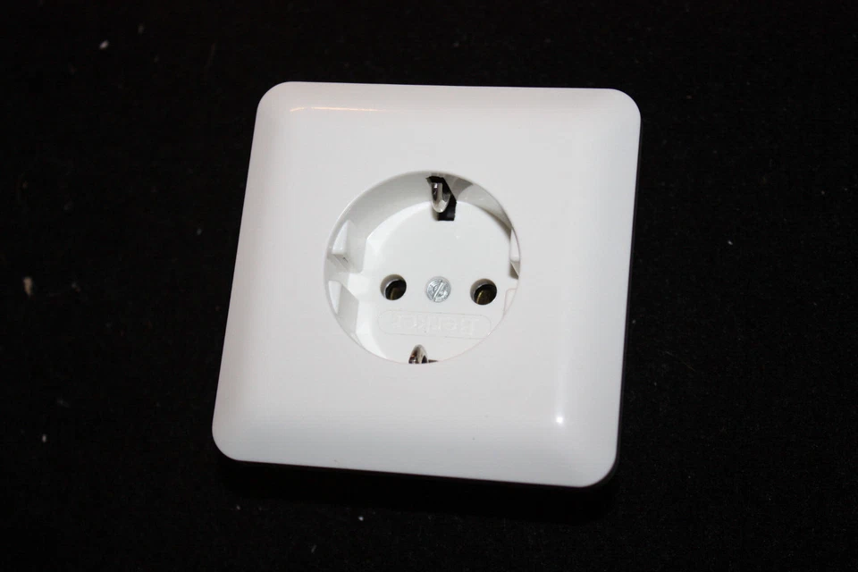 Berker Modul 2 Voll Steckdose in polarweiß - Bild 1 von 1