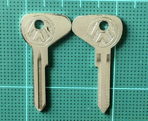 2 X Blank Key For Volkswagen Super Beetle Karmann Ghia Squareback Fastback VW R - Picture 1 of 1