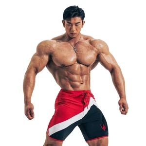 Rot & schwarze Bodybuilding Shorts mit weißen Streifen leicht & dehnbar Gr. 28 - Bild 1 von 1