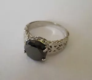 ANELLO 3,46 ct AAA MOISSANITE NERA TONDO E VERO DIAMANTE GREZZO ARGENTO .925 MISURA 9 - Foto 1 di 5