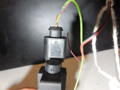 Conector de válvula de purga de bote de vapor 1J0973722 037906283C 95-00 Audi A3 A4 A6 A8 Foto 1 de 4