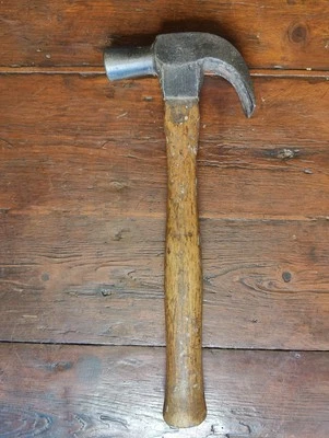  20 oz claw hammer Hickory Handle  - Image 1 of 4
