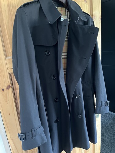 Trench coat uomo Burberry Kensington lunghezza media nuovo con etichette