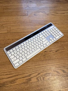 Logitech K750 Wireless Solar Keyboard for Mac Silver - No Dongle - Picture 1 of 9