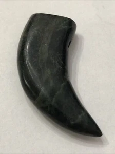 Un (1) Colgante Piedra Verde Jade "Diente de Jaguar" - Imagen 1 de 7