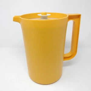 Tupperware 2 Qt Yellow Drink Pitcher Push Button Top Air Tight Vacuum Lid 1676-1 - Picture 1 of 7