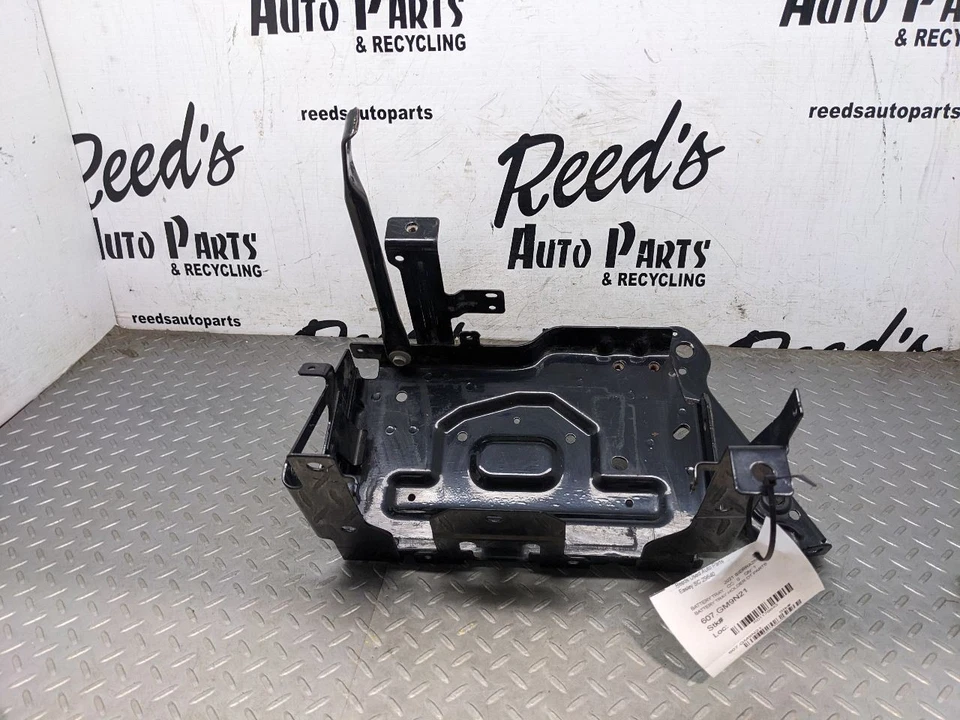GMC SIERRA 2500 HD 2020-2025 bandeja de batería caja soporte OEM 1176643 Foto 1 de 4