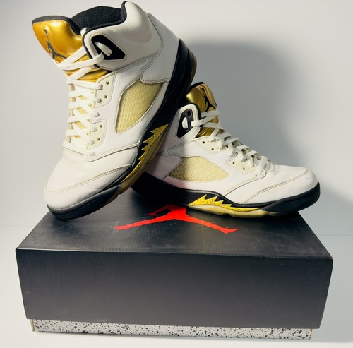 Moneta medaglia oro olimpica Nike Air Jordan 5 retrò bianca nera 136027 133 taglia 11 5